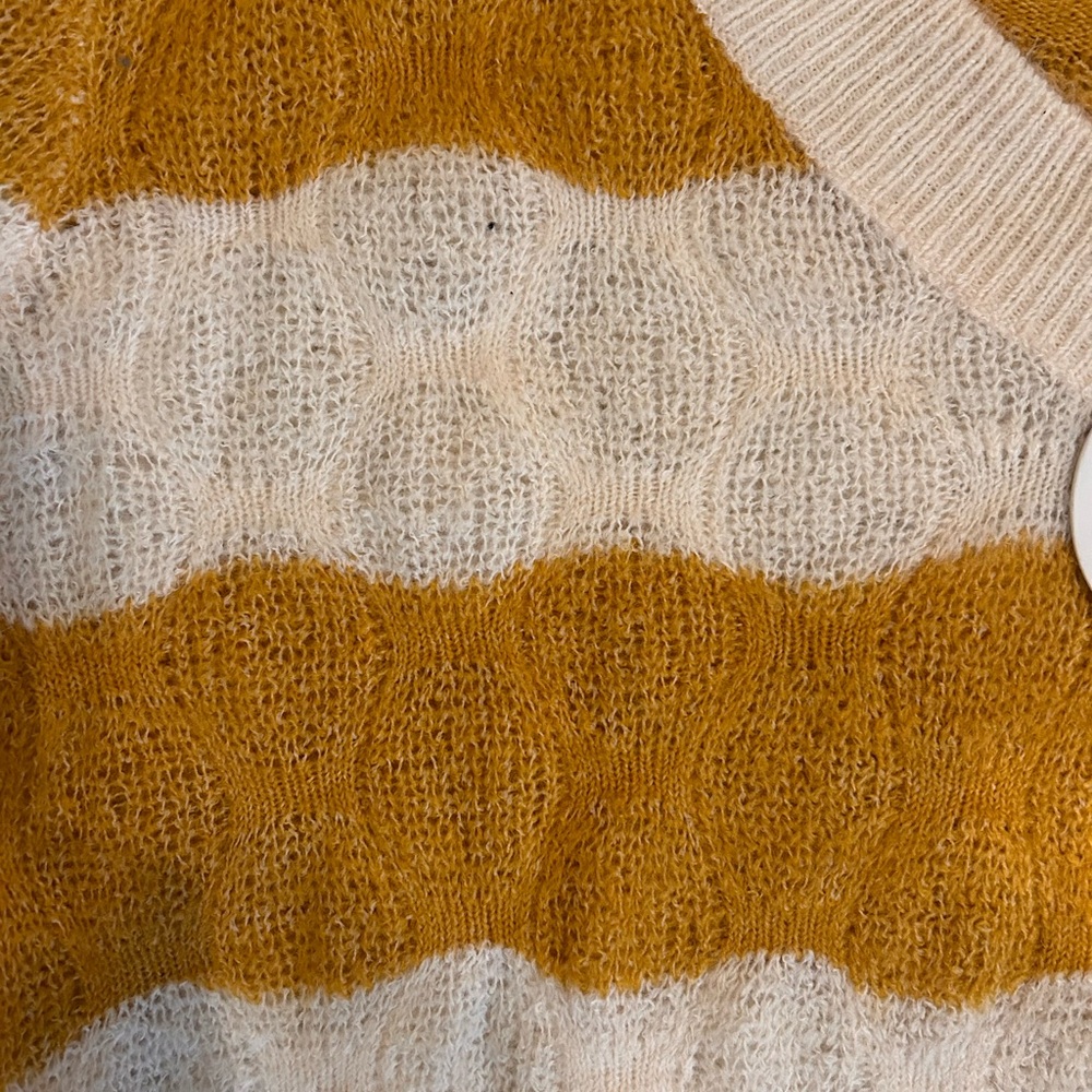 MACARON SUPER SOFT SWEATER NWT - Picture 3 of 7